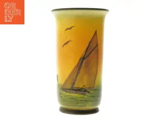 Ipsen vase med sejlmotiv (str. Ø 12,5 cm længde 21,5 cm)