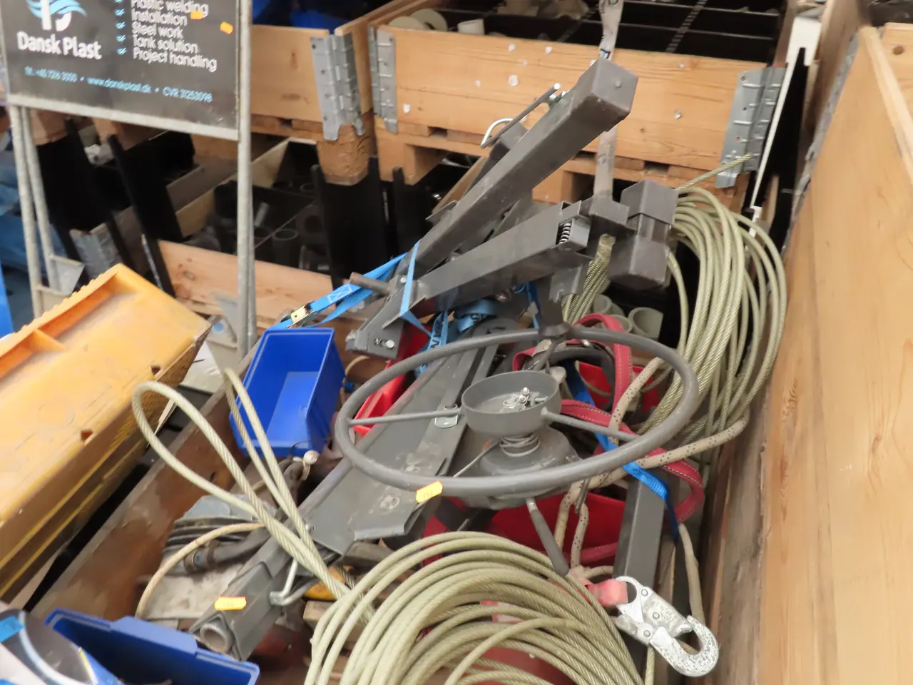 Billede 8 - Palle med materialelift, elkædetalje m.m.