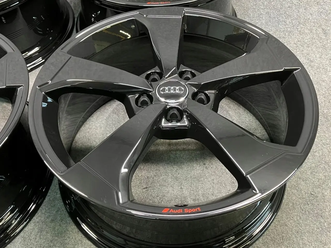 Billede 3 - ALUFÆLGE AUDI A3 8VO 19"