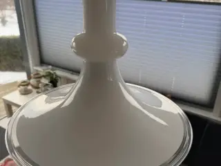 Hvid loftslampe fra Holmegaard