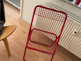 2 røde metal stole fra 1970 ikea