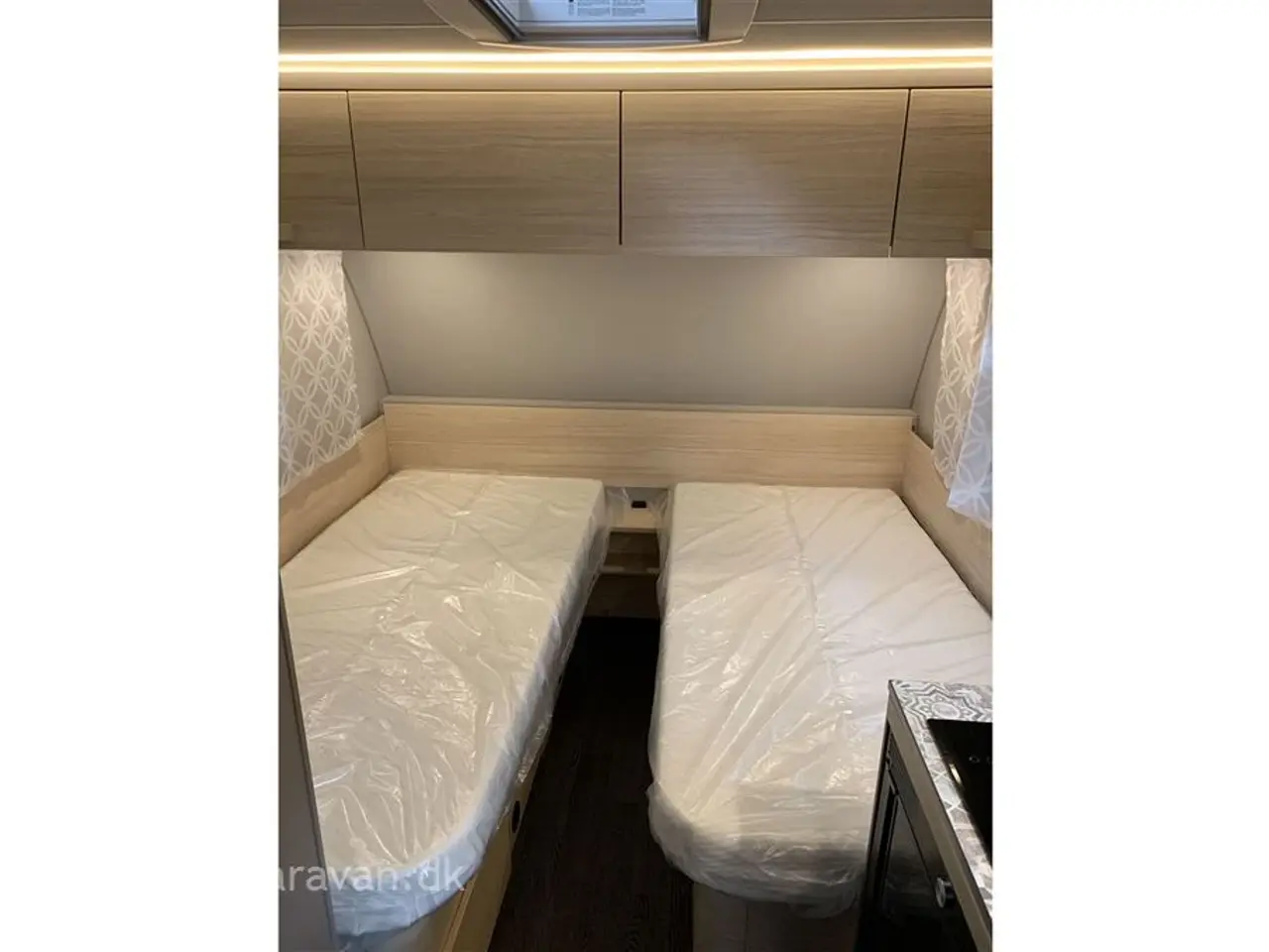 Billede 4 - 2025 - Weinsberg CaraCito 470 EU E-Power Perfekt til EL-BILER, EGENVÆGT KUN 955 KG. FULDELEKTRISK campingvogn med enkeltsenge.