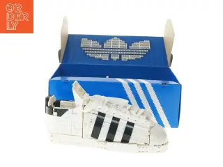 LEGO Adidas Originals Superstar sæt fra LEGO Adidas (str. 11x19x32 cm)