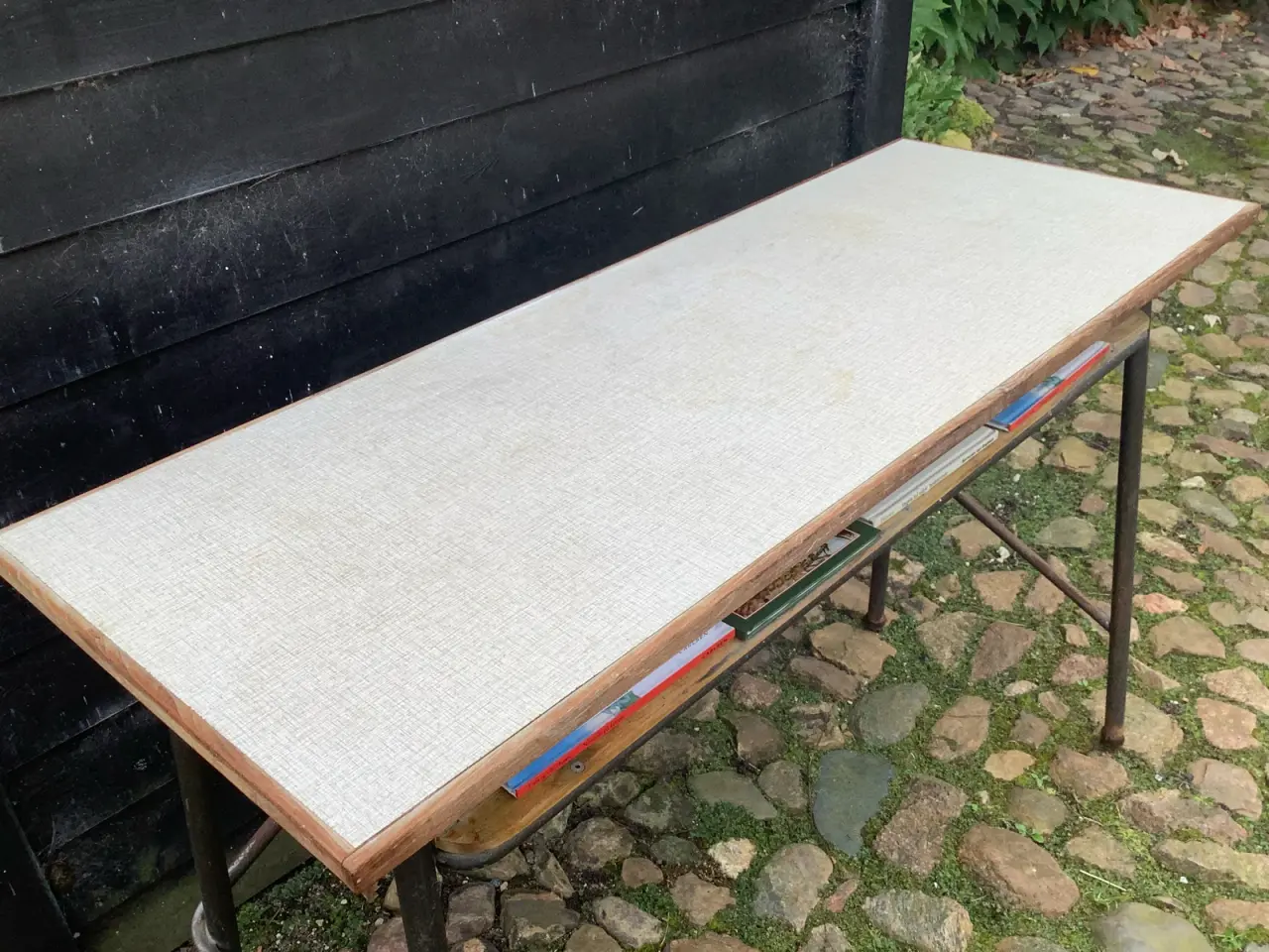 Billede 3 - Skønt retro skolebord med hylde