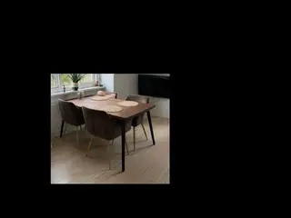 Spisebord i bejset træ
