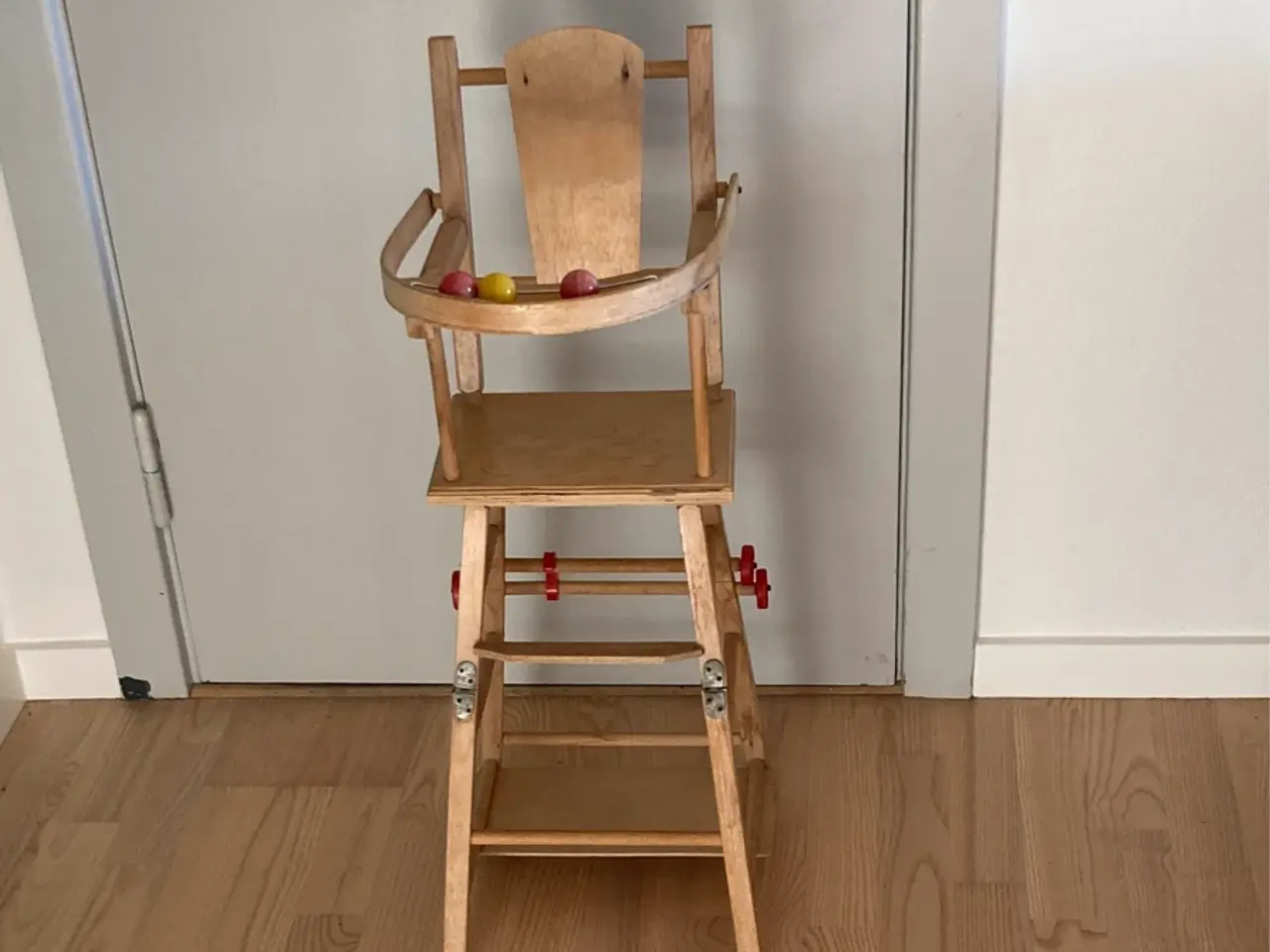 Billede 1 - Ældre træ højstol til dukke.