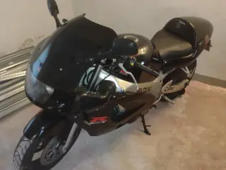 suzuki gsxr 600