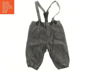 Grå bukser med seler fra H&M (str. 62)