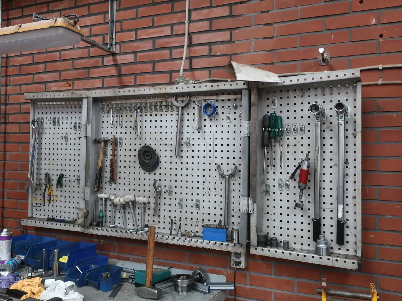 Billede 2 - Arbejdsbord med indhold