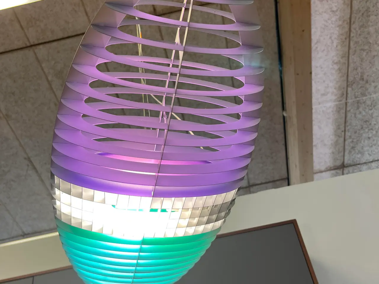 Billede 5 - Lampe pendel med farvet lys