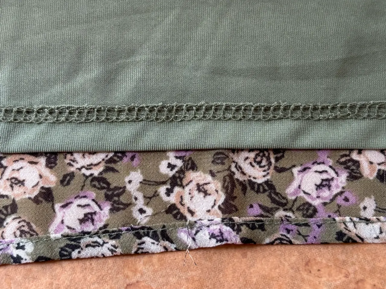 Billede 8 - H&M kjole i polyester, str 152, grøn små blomster