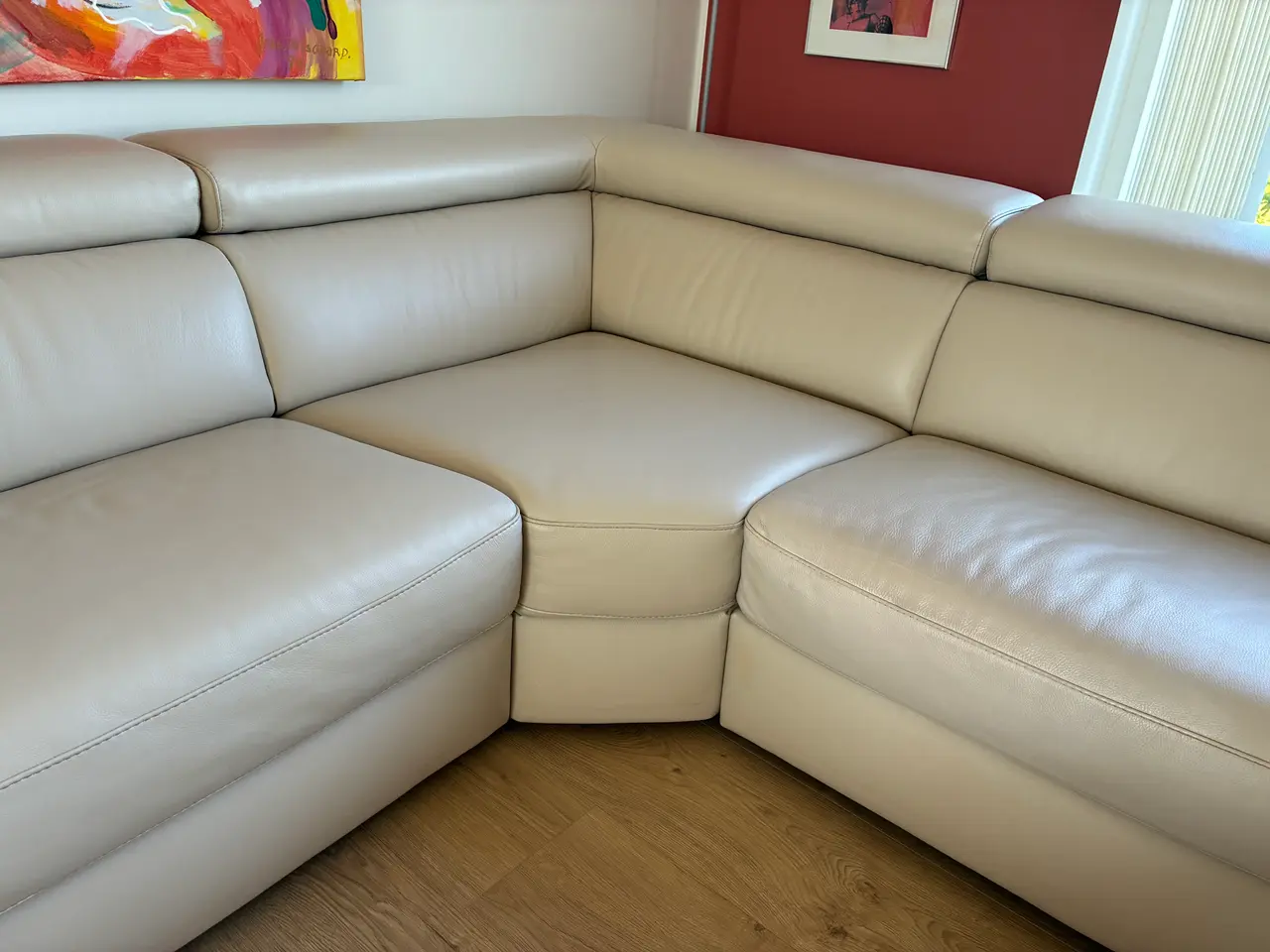 Billede 3 - Hjørnesofa i lyst læder.