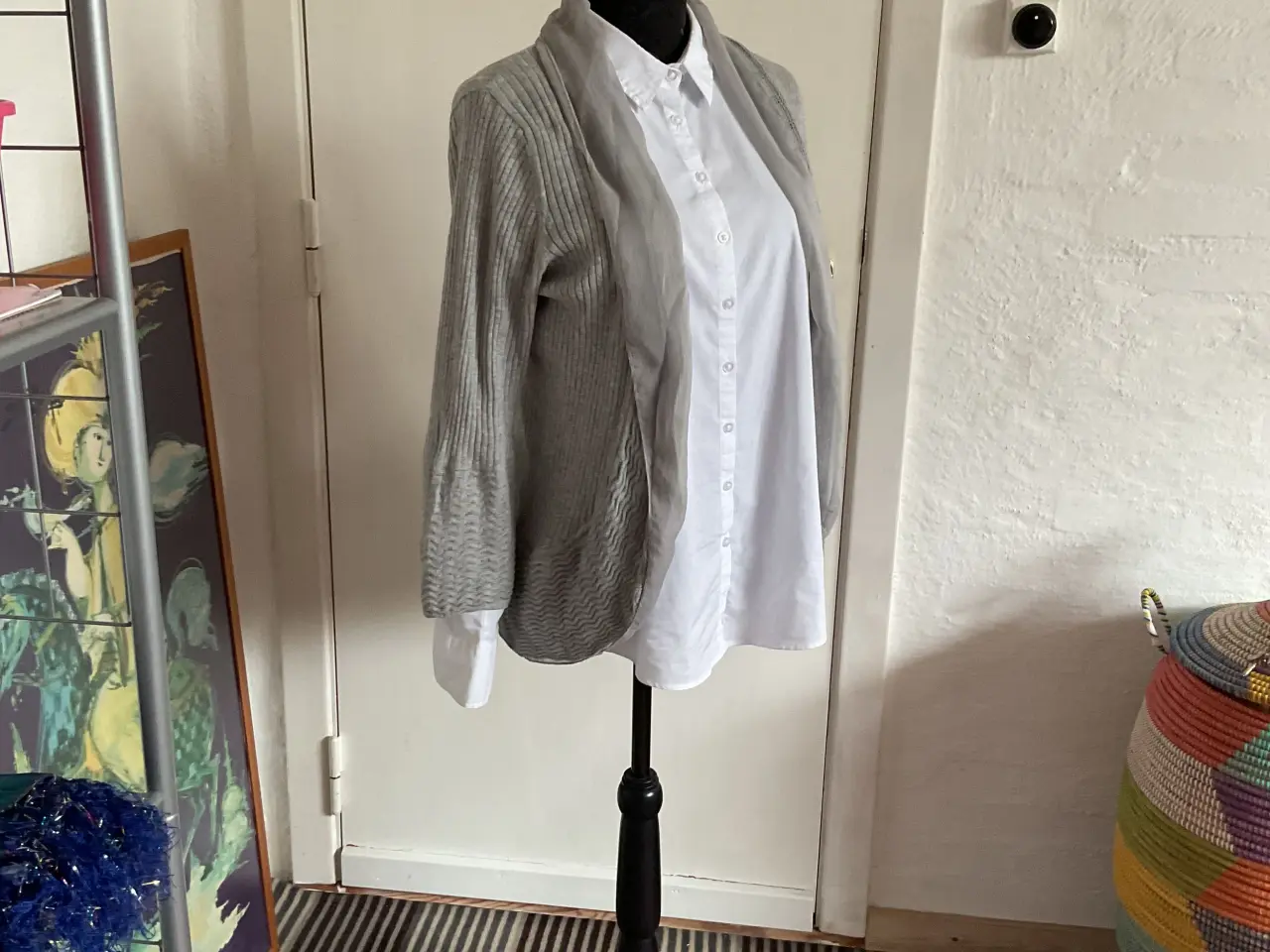 Billede 5 - FREE QUENT ny grå Cardigan med silke kant st. 38
