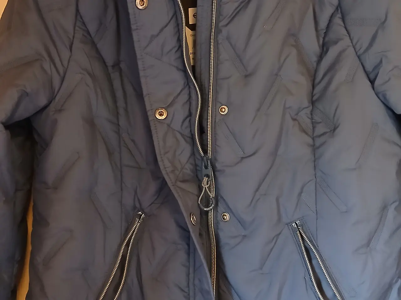 Billede 3 - Let quiltet jakke med hætte fra Multiblu, NY