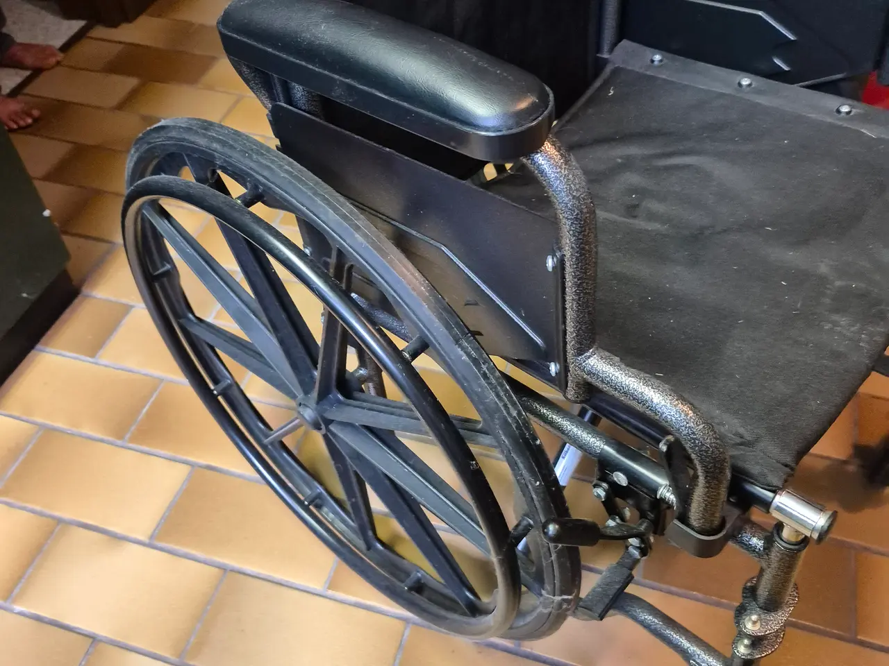 Billede 3 - Kørestol og rollator