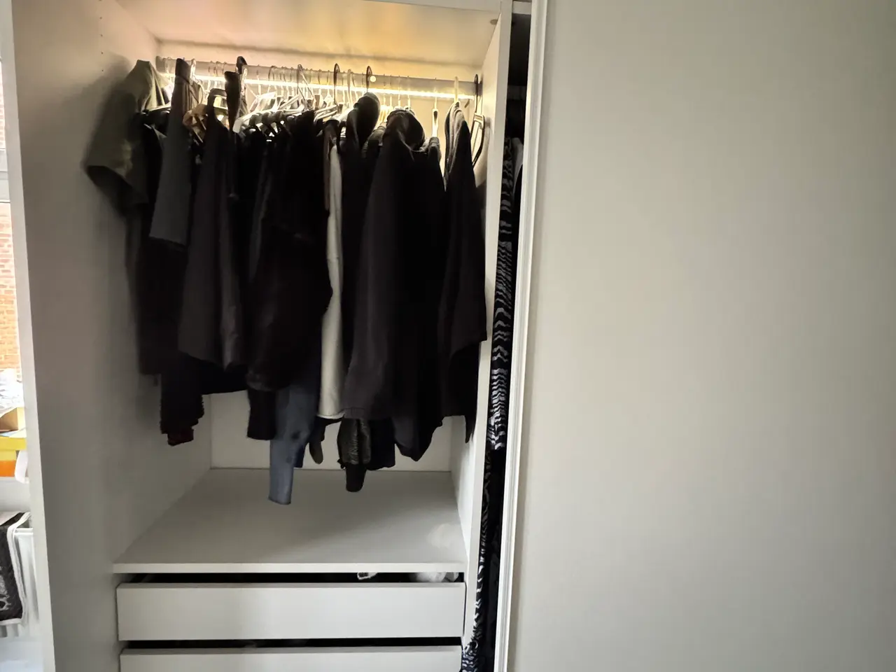 Billede 5 - JKE Design specialtilpasset garderobeløsning