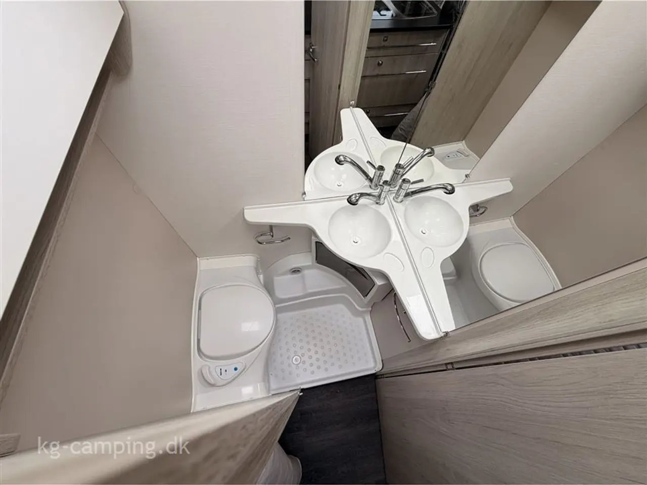 Billede 10 - 2019 - Caravelair Antares 470 Fritstående dobbeltseng, lufttelt, posemarkise og mover.