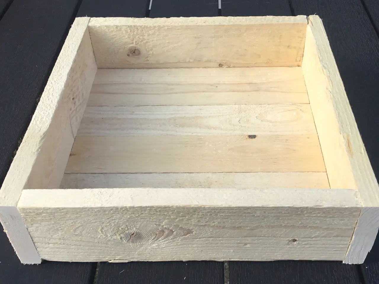 Billede 1 - Træ kasse / bakke genbrugstræ fyr 29,8 x 29,8 