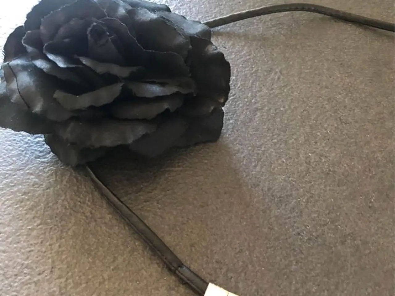 Billede 1 - Taljesmykke med blomst