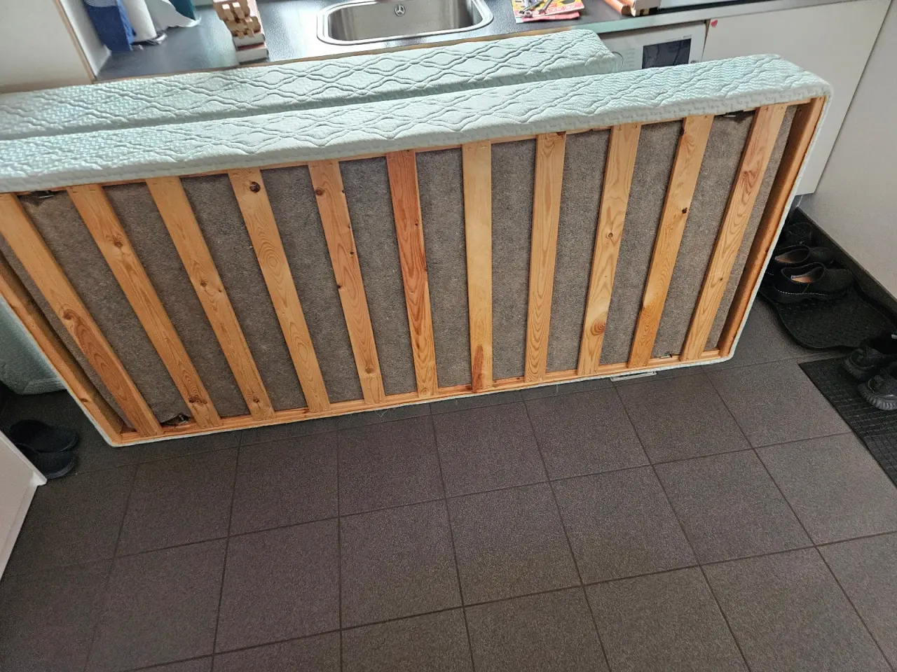 Billede 2 - Box madras 2 stk med ben og topmadrasser