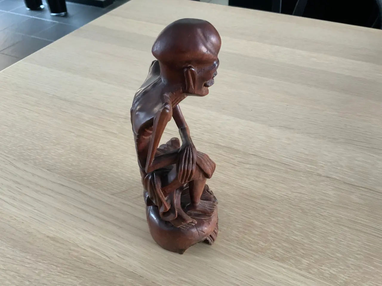 Billede 1 - Træfigur - mager mand 18 cm høj