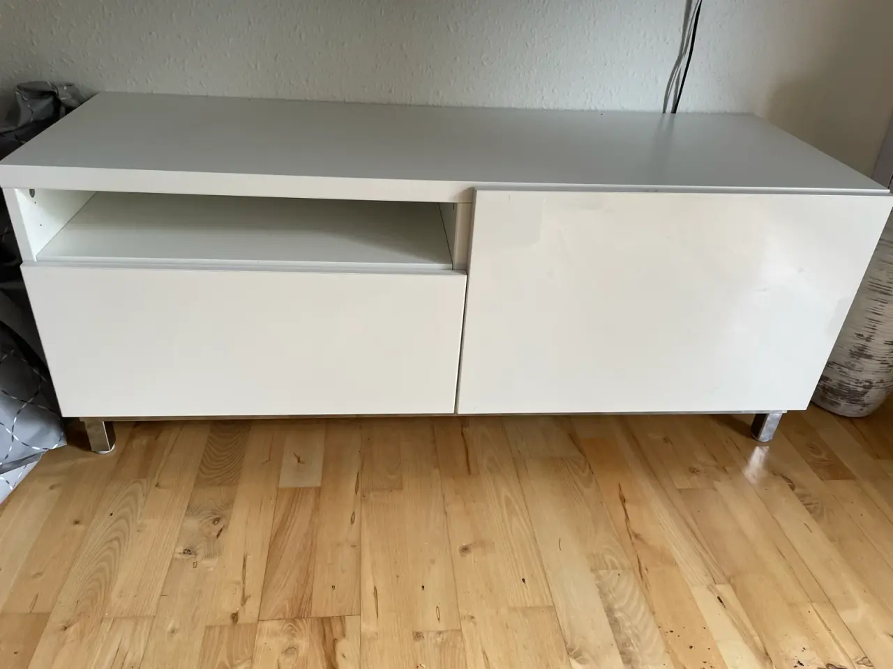 Billede 1 - TVbord i højglans