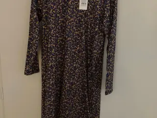 Alma t shirts dress