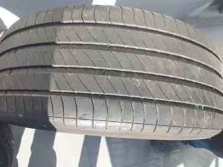 4 Sommerdæk Michelin sælges.
