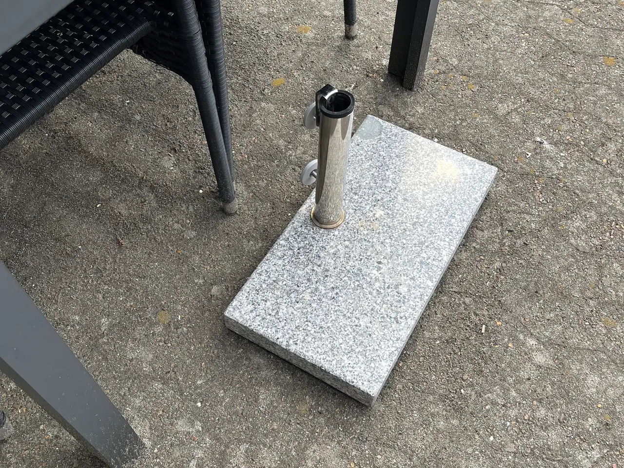 Billede 2 - Parasol fod i granit 