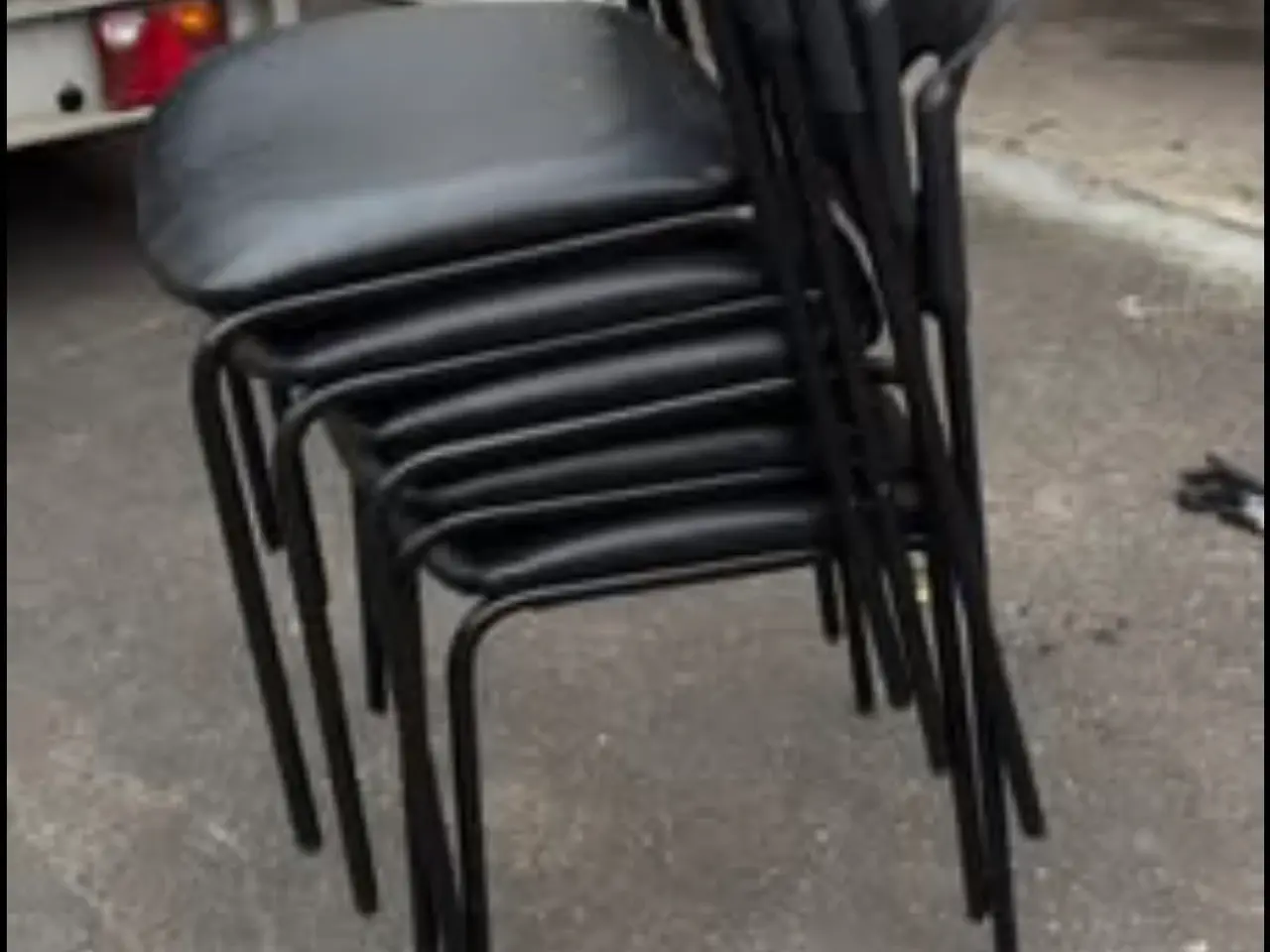 Billede 1 - Hej 🙂jeg har 6 sorte spisebordsstole til salg👍⁉️