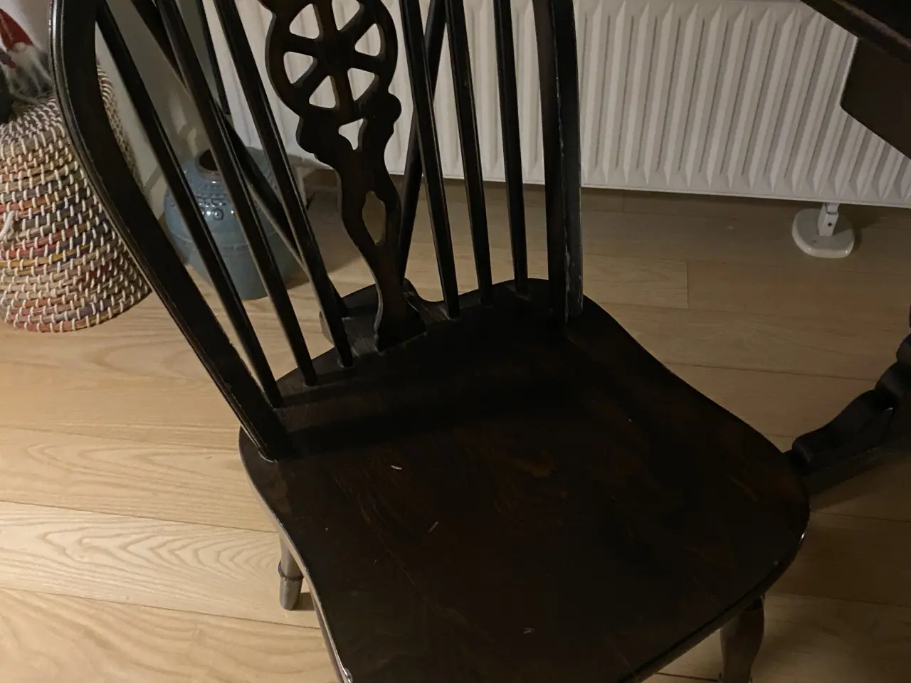 Billede 6 - Spisebord med fire stole