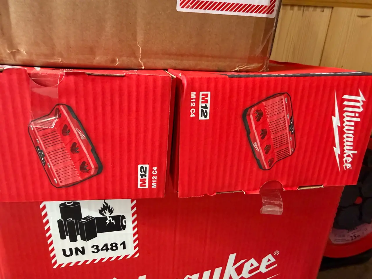 Billede 1 - Milwaukee m12 batterilader evt med batteri, helt n