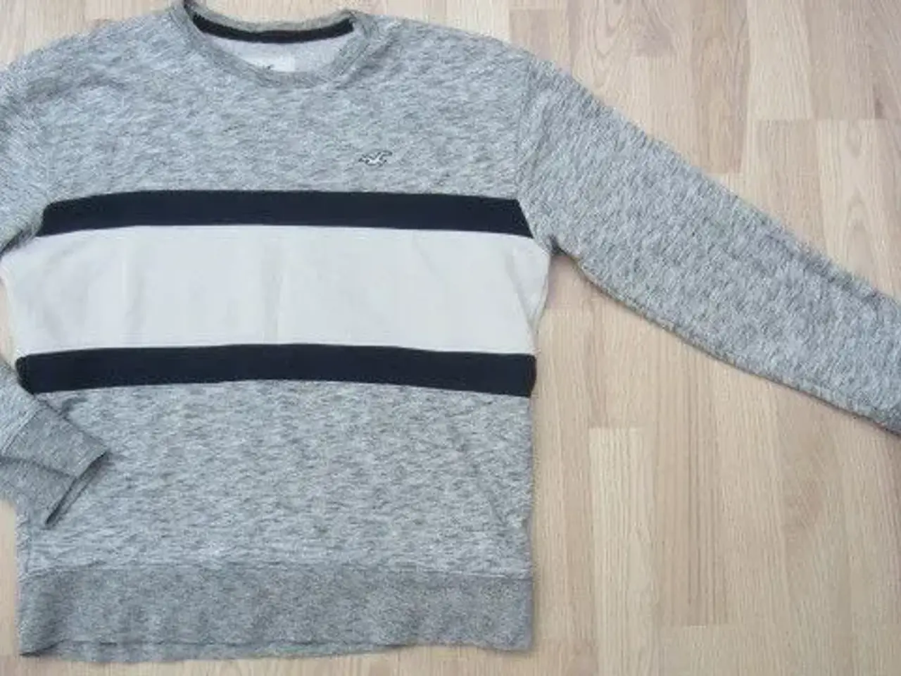 Billede 1 - Str. L, flot HOLLISTER bluse