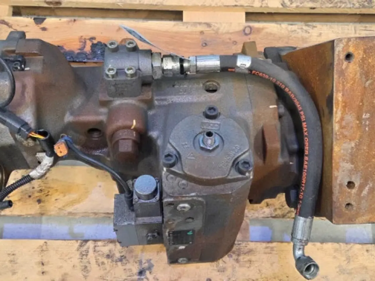 Billede 9 - New Holland T8.320 Hydrostatisk Pumpe 84393724
