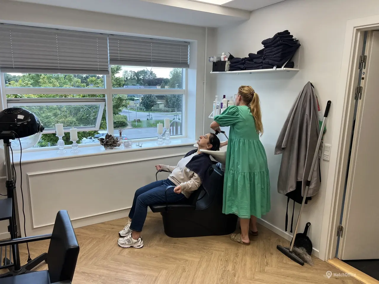 Billede 1 - Frisørsalon på 1. sal