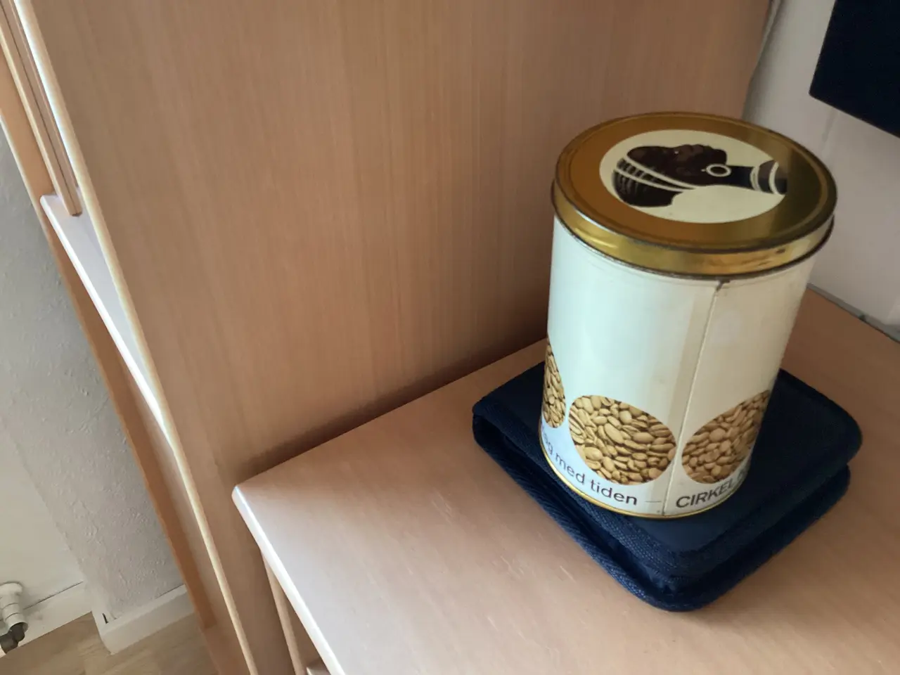 Billede 4 - Gl. cirkel kaffedåse 