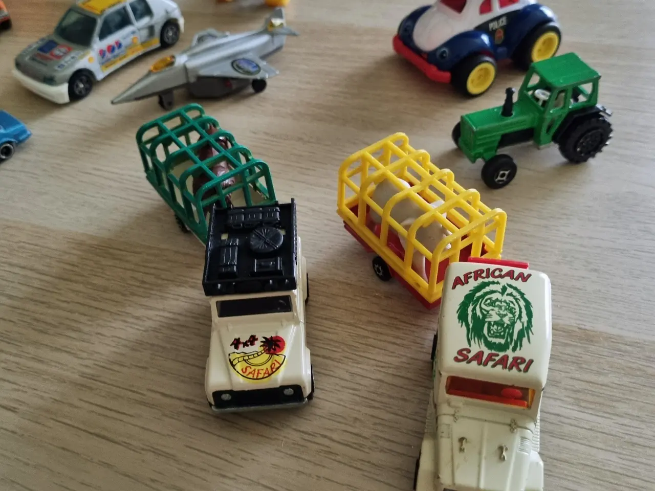 Billede 1 - Diverse vintage legetøjsbiler og 2 fly