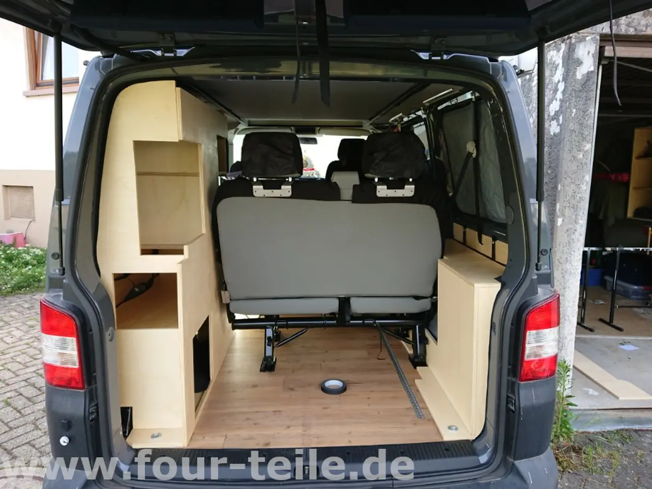 Billede 7 - Eftermontering af bænksæde til VW Bus T5/T6 kort