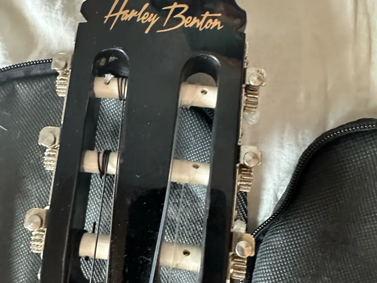 Billede 1 - Guitar som er lavet af Harley benton