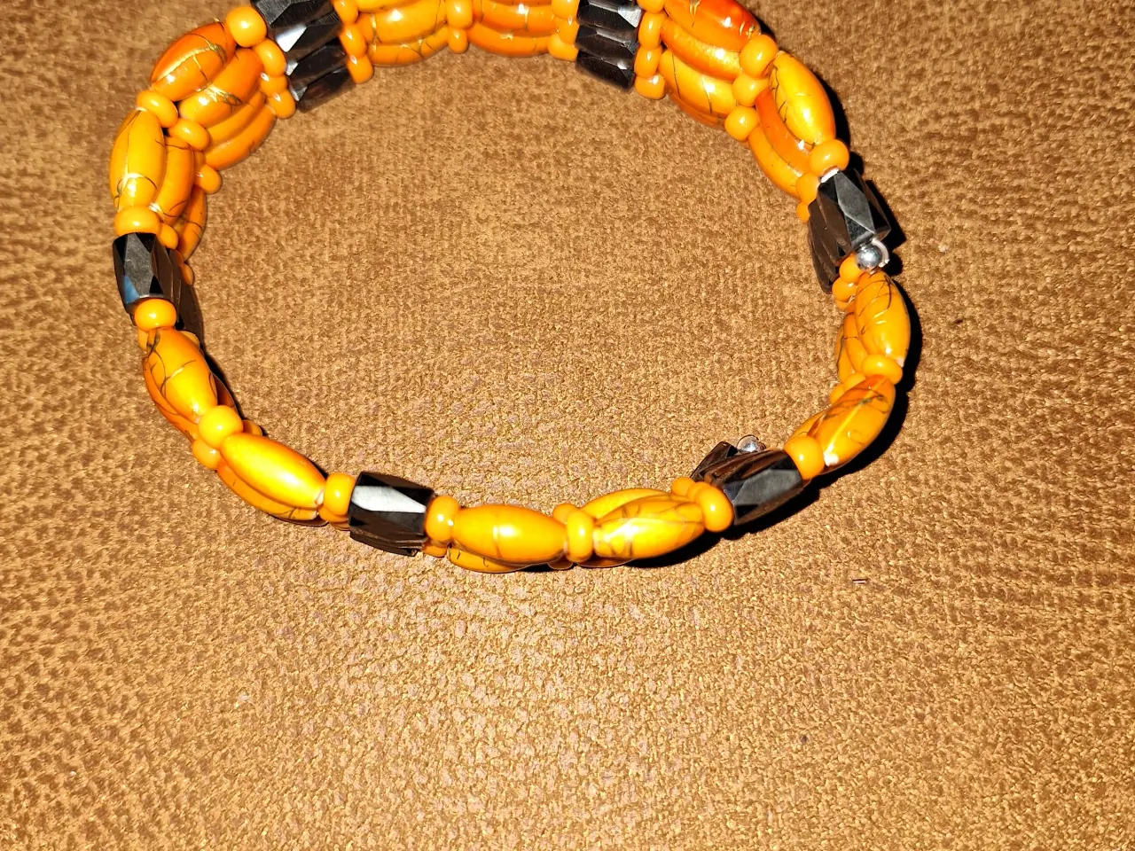 Billede 1 - Orange armbånd med magneter