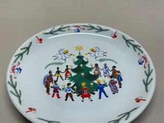 Platte fra Lyngby Porcelæn "Børn af Verden"