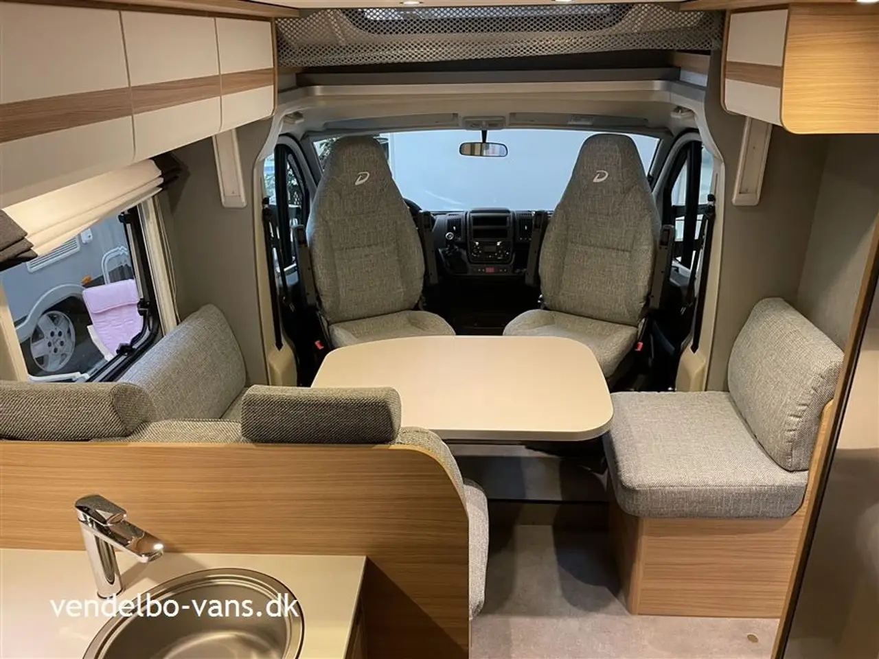Billede 3 - 2024 - Dethleffs Just T 7052 DBM - 90 Year   Fritstående dobbeltseng med ekstra  stor garage neden under