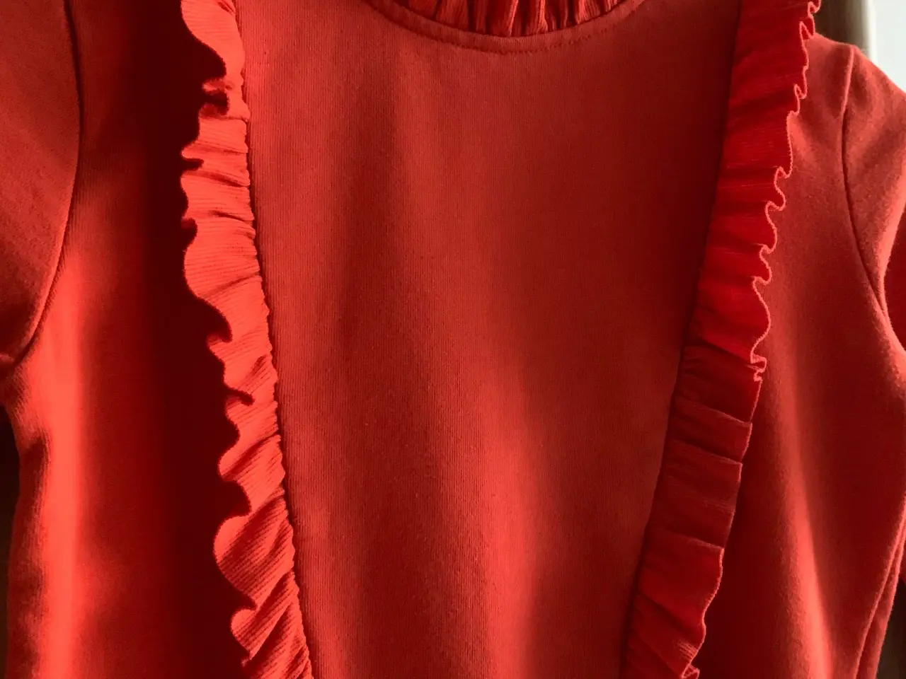 Billede 2 - Name it bluse med flæser, str. 134-140