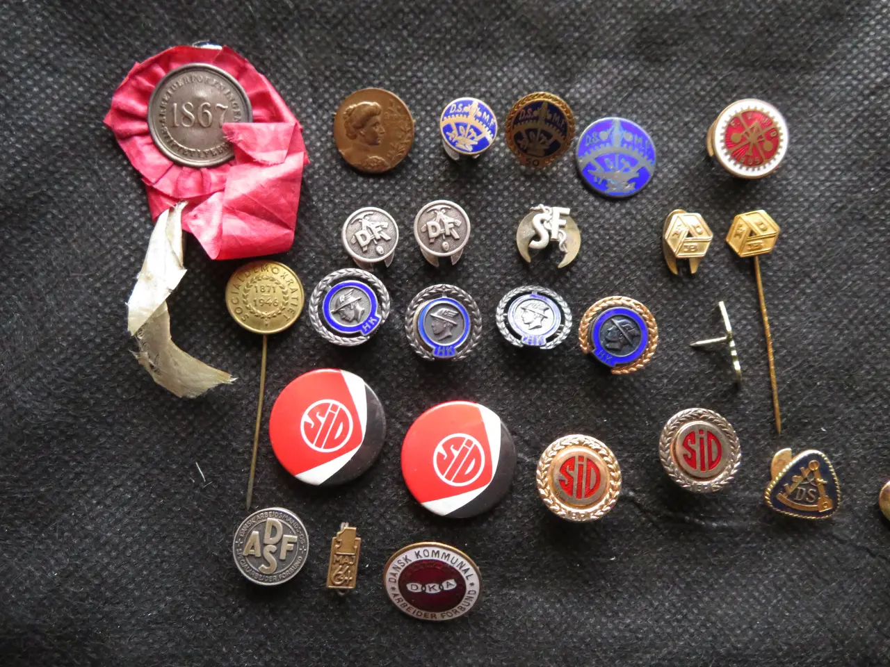 Billede 10 - Samler Pins mange sjældne.