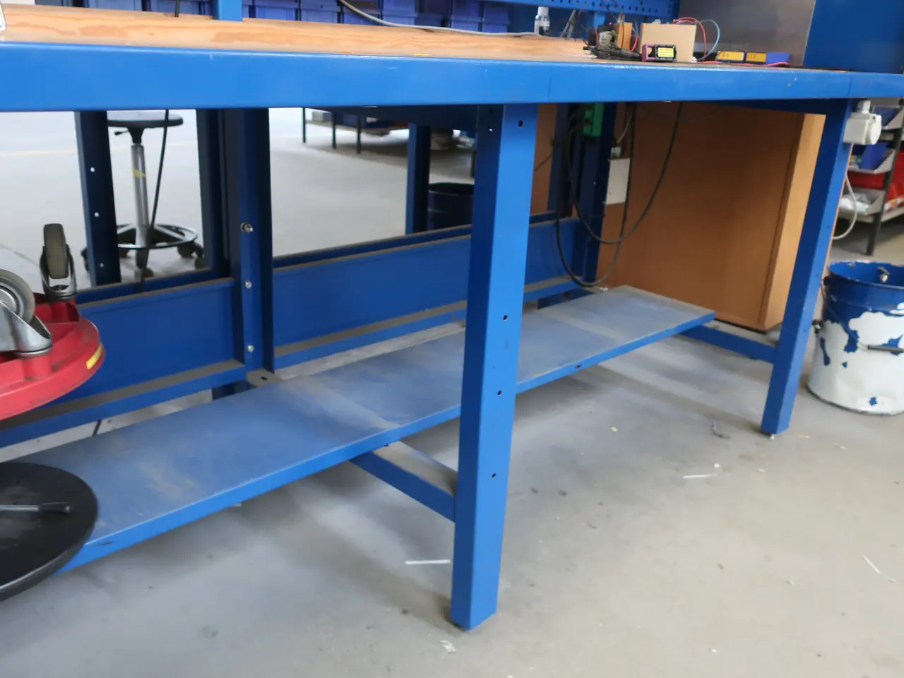 Billede 6 - Arbejdsbord med indhold