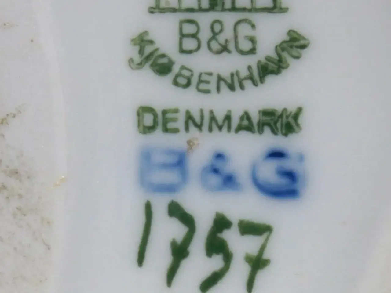 Billede 10 - Porcelænsfigur "dreng på sten" fra B&G