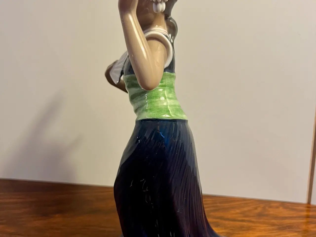 Billede 2 - Aju Sitra (Dame med vifte) porcelænsfigur