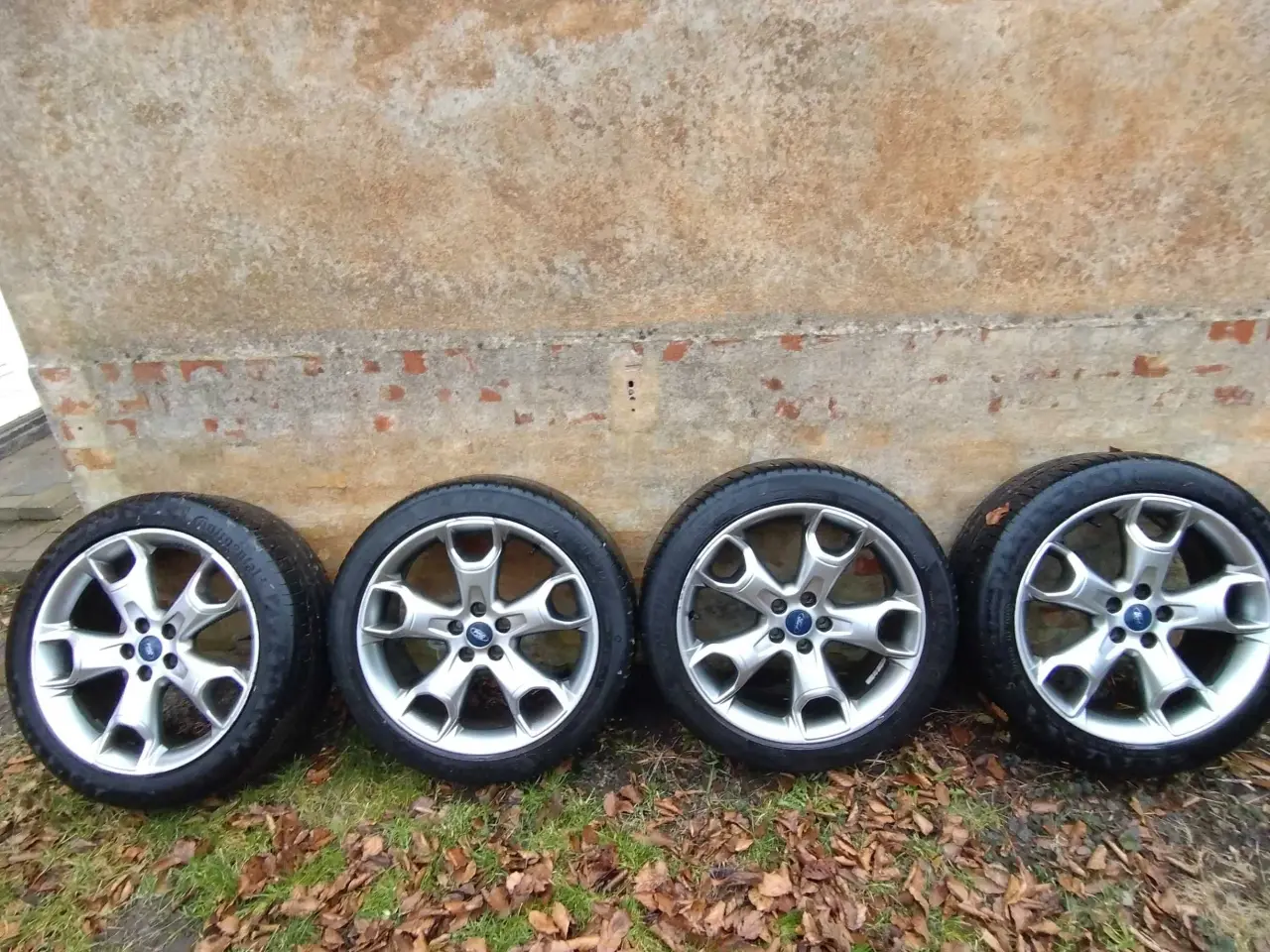 Billede 1 - 235/45 R-19. 4 sommerdæk på alufælge