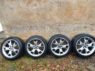 235/45 R-19. 4 sommerdæk på alufælge