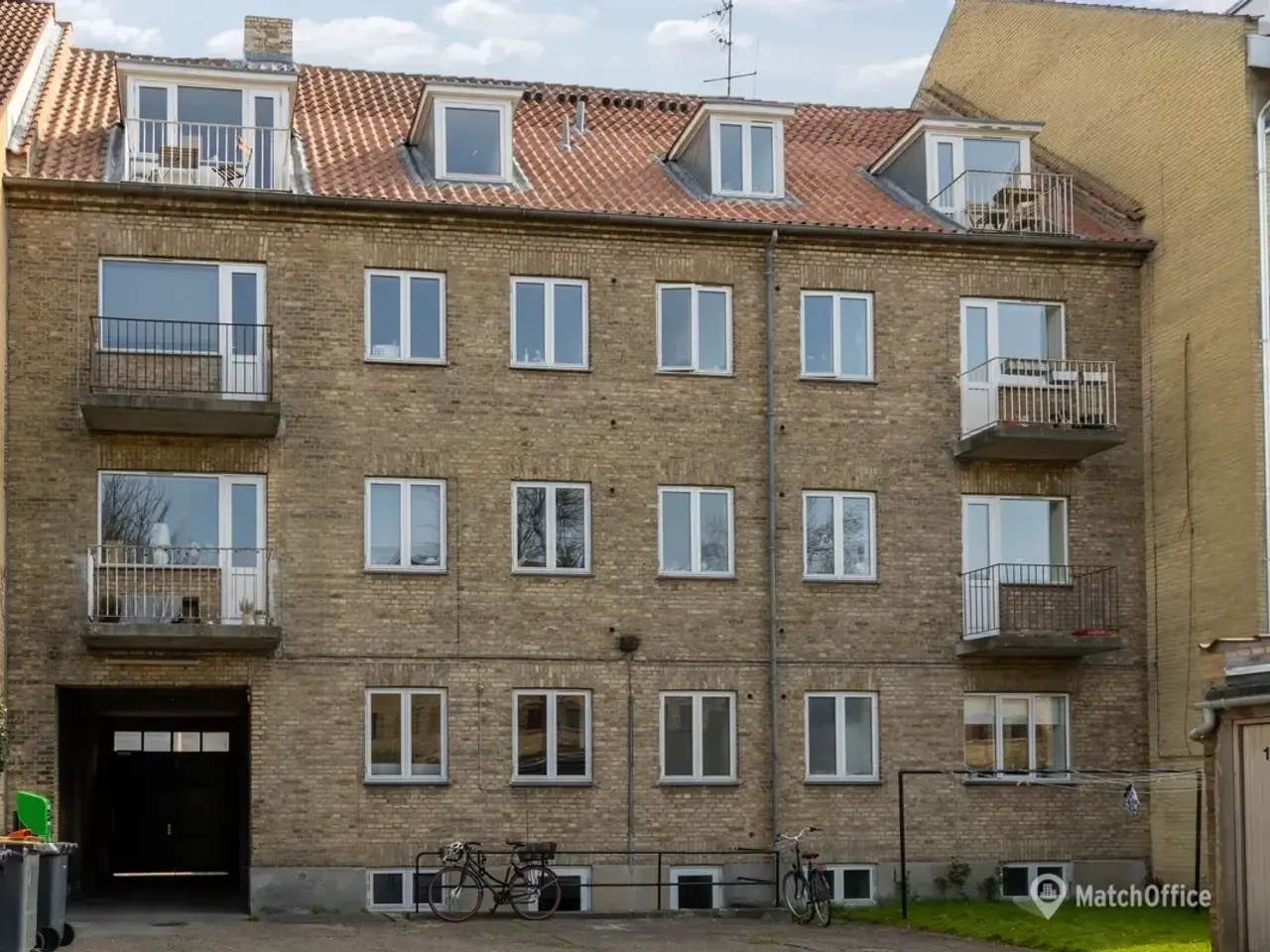 Billede 4 - Garager 8 til leje på Kastanie Allé 19